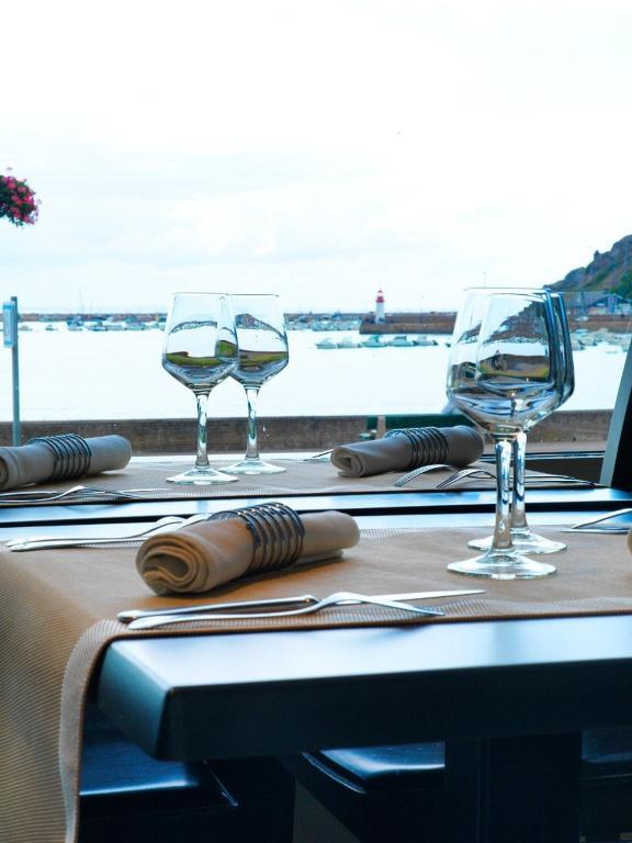 Hotel De La Plage Erquy Eksteriør billede